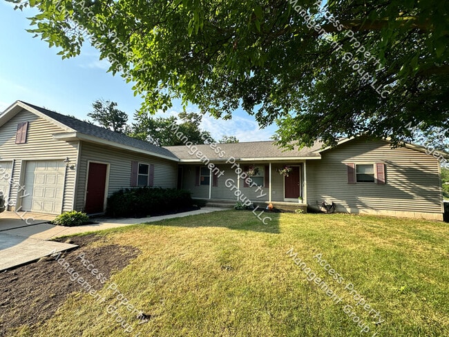 Building Photo - Grandville Updated 3 Bed 2 Bath Duplex