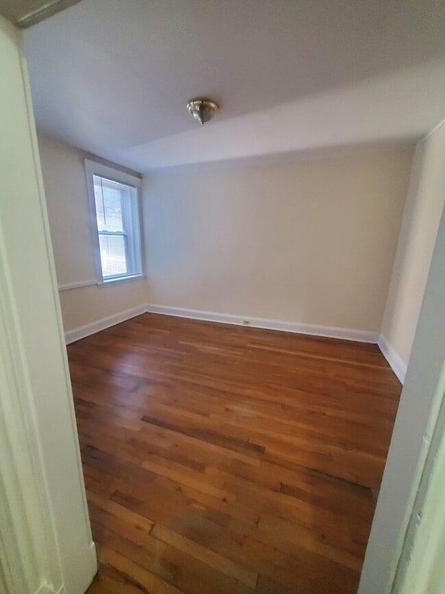 Building Photo - 360 Riverway