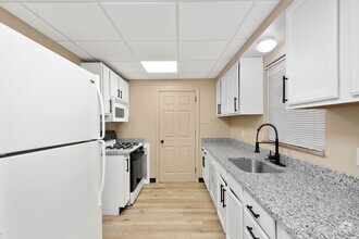 Building Photo - 610 Brown Ave
