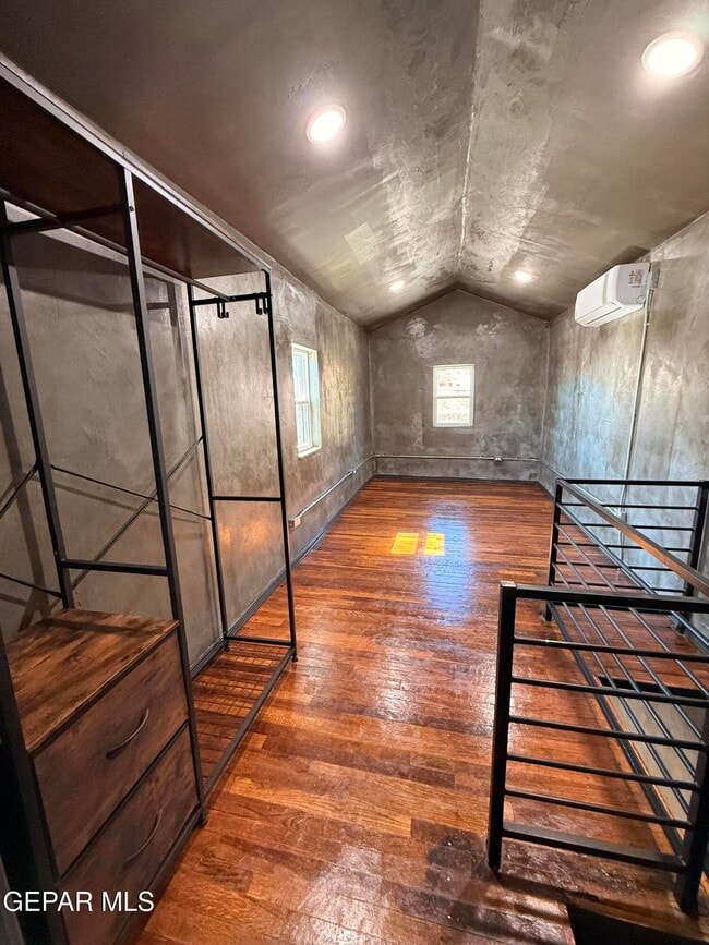 Building Photo - 2700 Federal Ave