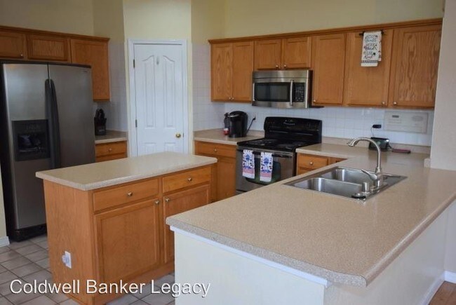 Foto del edificio - 5 br, 3 bath House - 10827 Wolf Creek SE