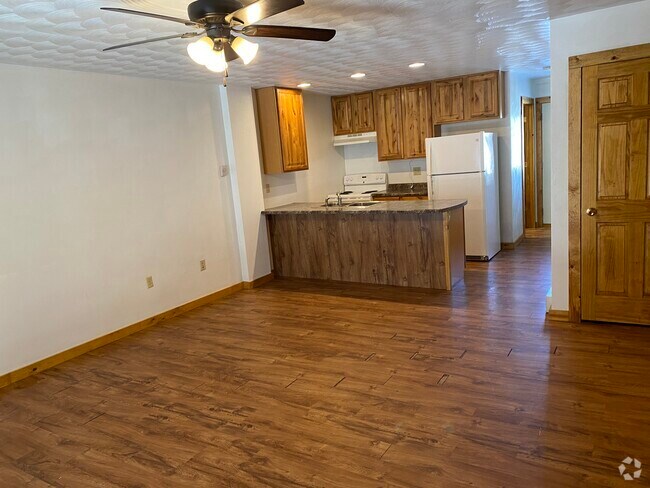 Building Photo - 1073 Lakeshore