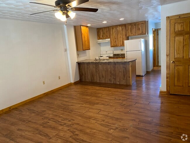 Building Photo - 1073 Lakeshore