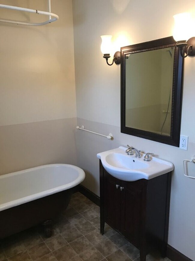 Foto del edificio - 3BR, 1.5 Bath Single Family Home - Brainer...