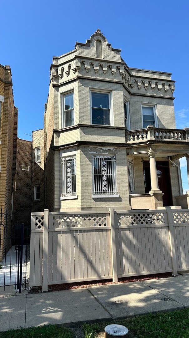 Building Photo - 1654 N Karlov Ave