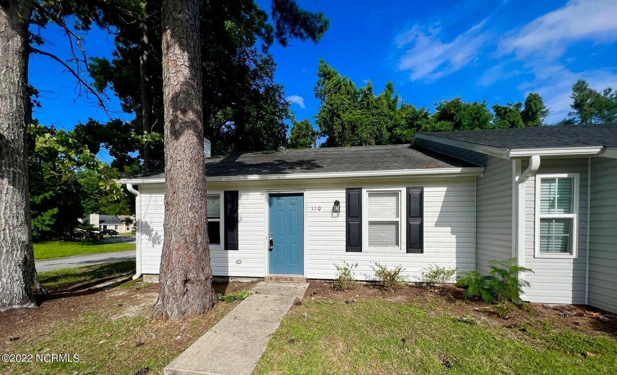 Primary Photo - 110 Hickory Grove Dr