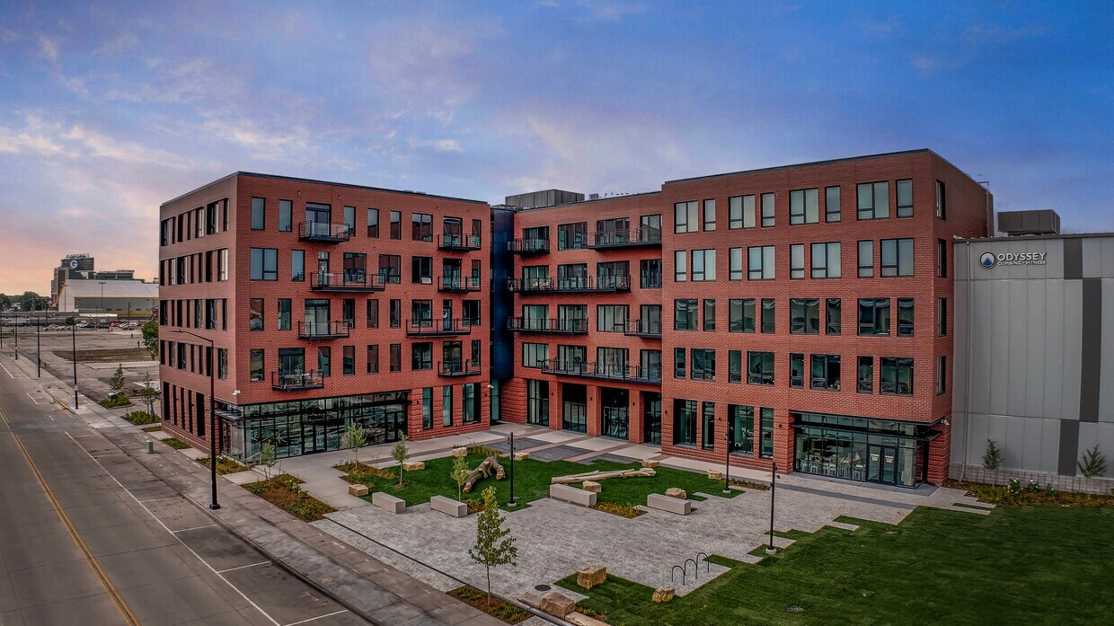 The Common Place Apartments 686 Mike McCarthy Way Ashwaubenon, WI