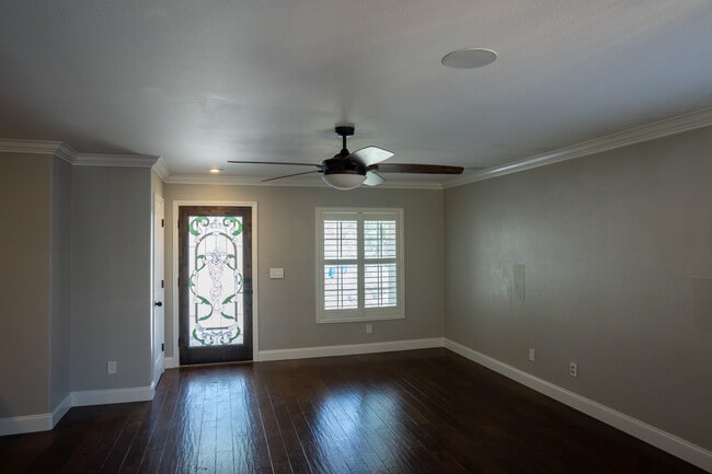 Building Photo - 10463 Wellington Manor Ave