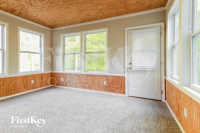 Foto del edificio - 940 Willow Hollow Dr