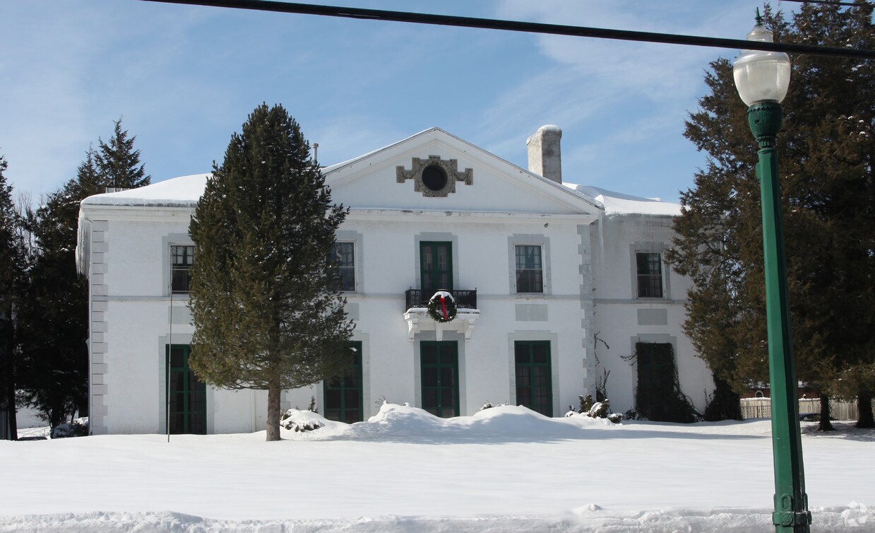 Foto del edificio - Kings and Queens Court Apartments