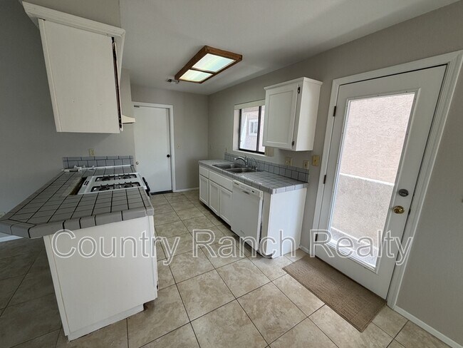 Building Photo - 2899 Country Club Dr