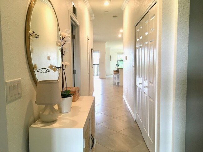 Foto del edificio - 2026/2027 WINTER  RENTAL -FURNISHED W/ DEN/GARAGE AT "THE NATIONAL" AT LAKEWOOD RANCH