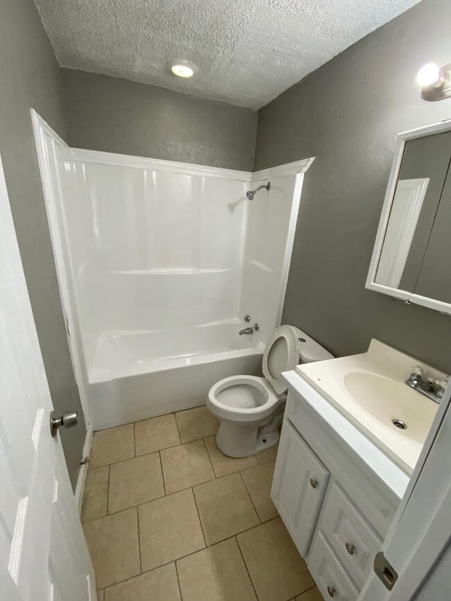 Photo - 210 W Jacobs Dr House