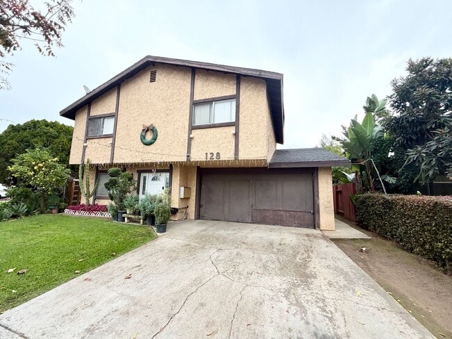 Building Photo - M 1st