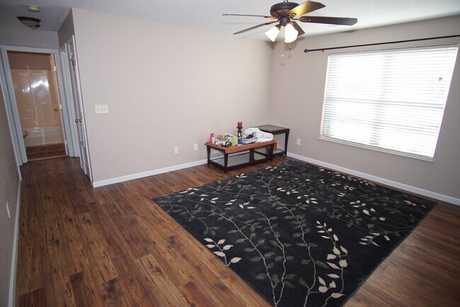 Foto del edificio - 4820 Poplar Crest Way
