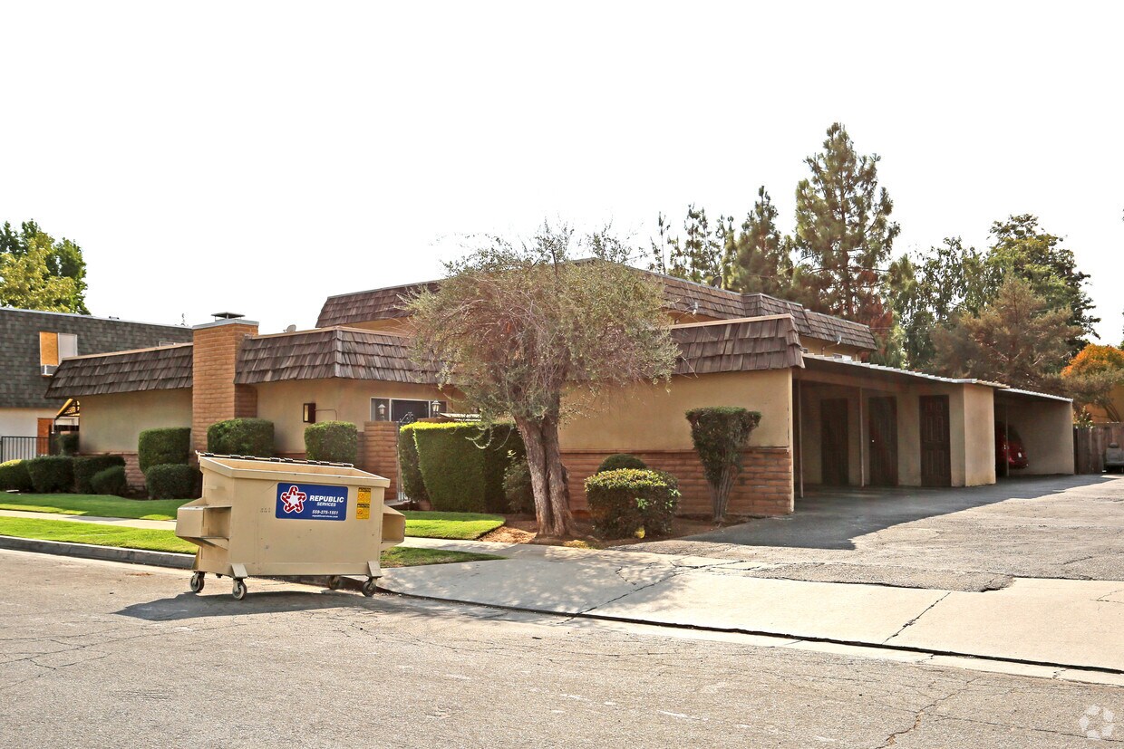 Building Photo - 6075 N Poplar Ave