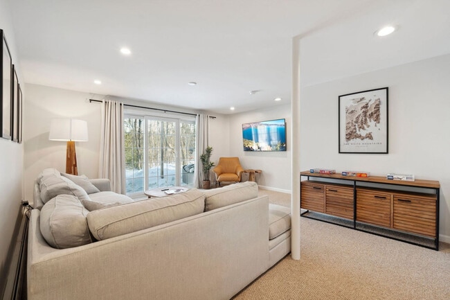 Building Photo - 589 Laconia Rd