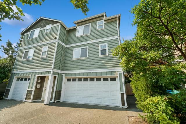 Foto principal - 3 bedroom in Seattle WA 98107