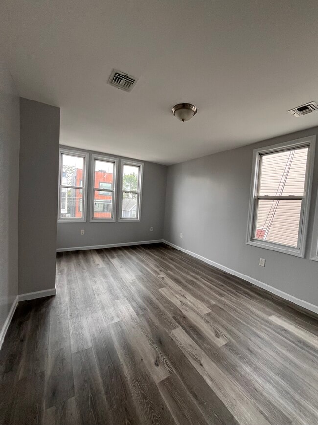 Bedroom - 89 Pearsall Ave
