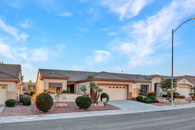 Foto del edificio - Beautiful Single-Story Home on the Golf Course in Sun City MacDonald Ranch (55+ Community)
