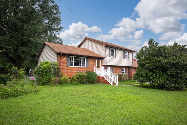 Building Photo - 2510 Bicors Dr