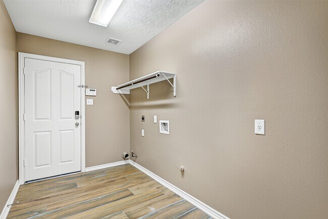 Building Photo - 3603 Fir Hollow Way