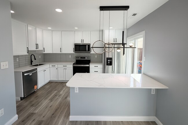 Foto del edificio - 328 Carmel Woods Dr