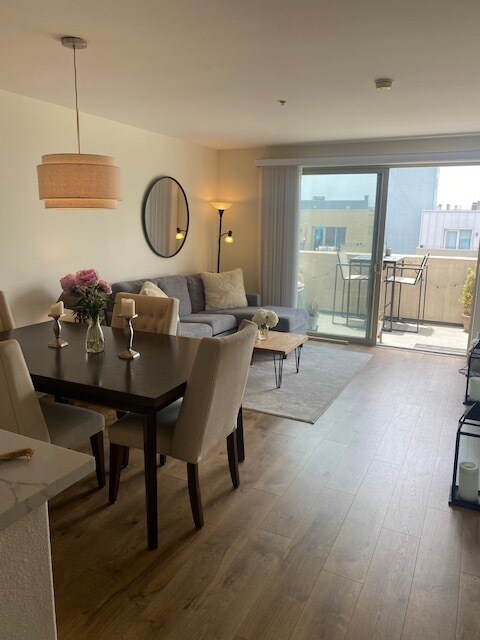 LIving room with a view - 1601 India St