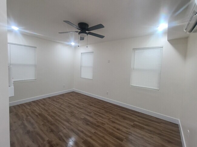 Foto del edificio - 1320 Banklick St