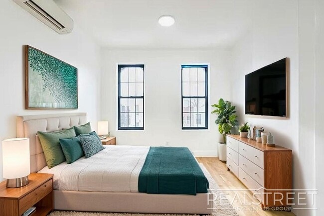 Building Photo - New 2 Bed 2 Bath with Roof Deck
