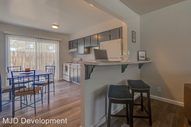 Building Photo - 405 Grand Canyon Blvd
