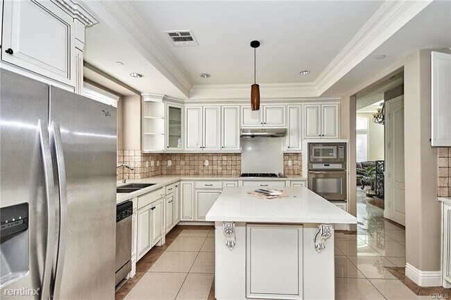 Foto del edificio - 12 br, 3 bath House - 5919 Alessandro Ave