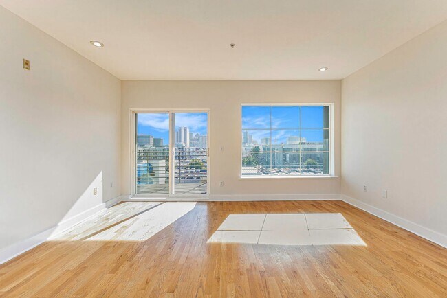 Building Photo - 371 30th St #403 - 2 bedroom | 2 bath | Up...