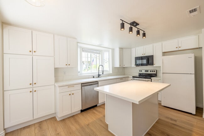 Building Photo - 3776 Portland Ct