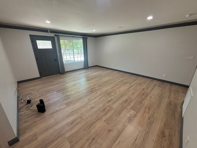 Building Photo - Beautifully Remodeled 3-Bedroom Single-Sto...