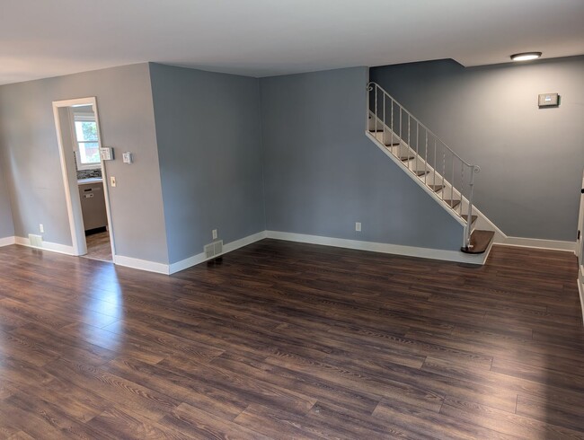 Building Photo - 111 Eastmoreland Dr