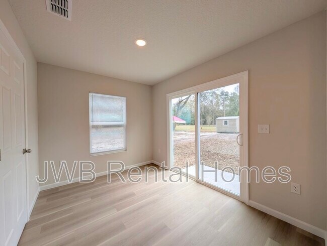 Foto del edificio - 6052 Redpoll Ave