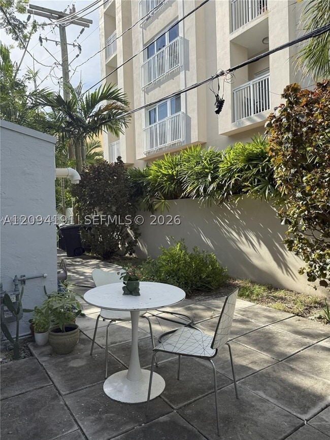 Building Photo - 119 Menores Ave