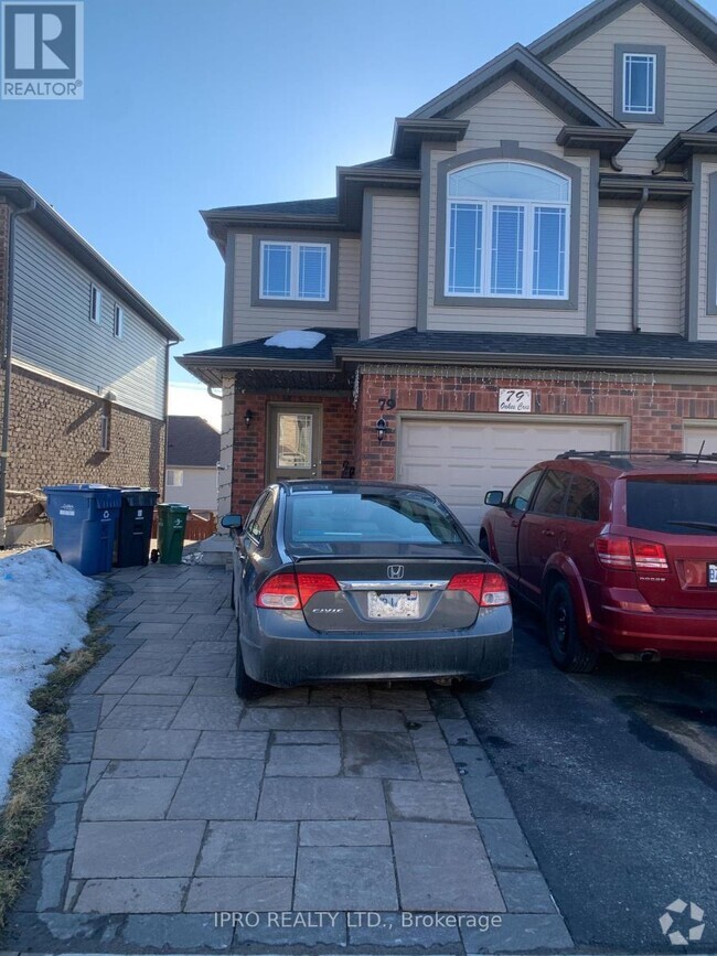 Building Photo - 79 Oakes Cres