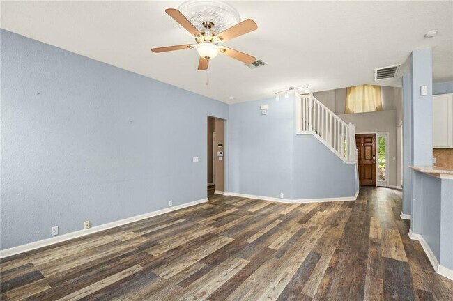 Foto del edificio - 717 Adler Falls Ln
