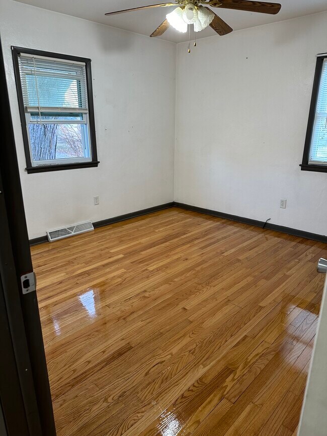 Bedroom - 2818 Central Ave