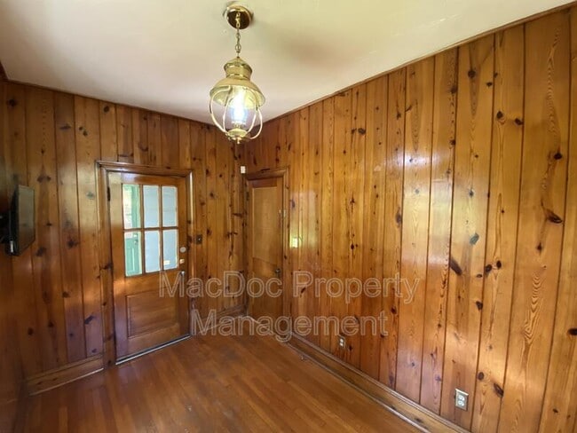 Building Photo - 1717 Highland Rd