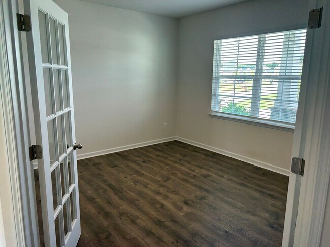 Foto del edificio - 356 Bryson Blvd