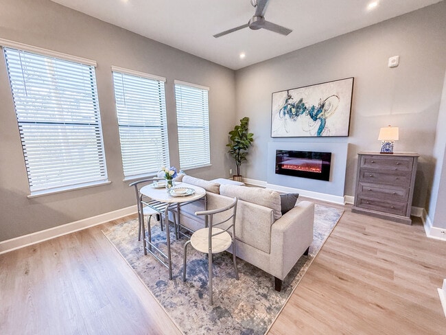 Interior Photo - CITYSCAPE STAR
