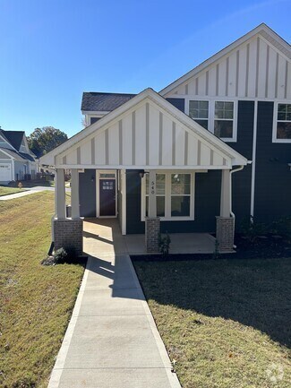Building Photo - 540 Twin Lake Rd