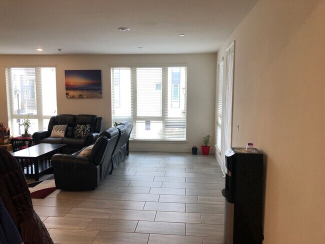 Building Photo - 430 Montague Expy