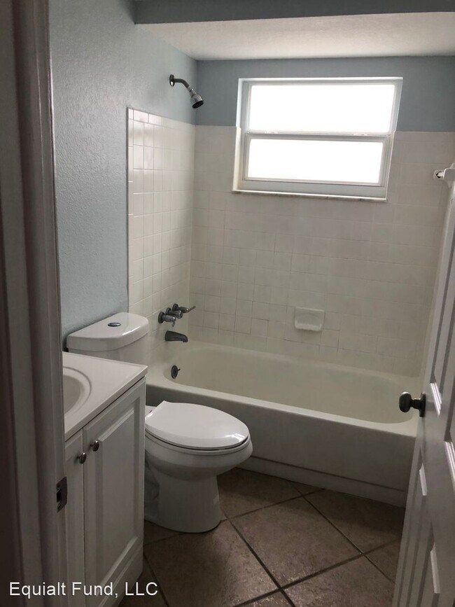 Building Photo - 2 br, 1.5 bath House - 6715 Parkside Dr.