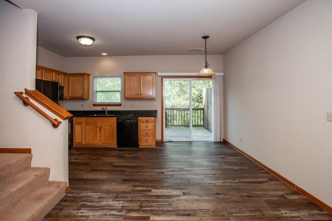 Building Photo - 3D Tour Available - Open Floor Plan + Pres...