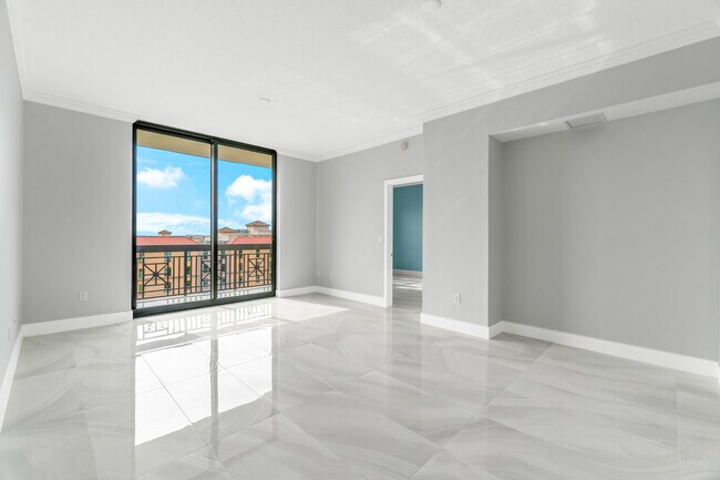 Building Photo - 801 S Olive Ave