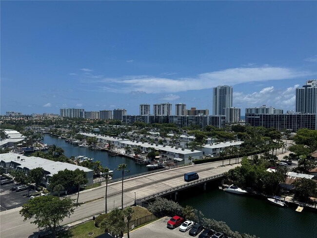 Foto del edificio - 2500 Parkview Dr